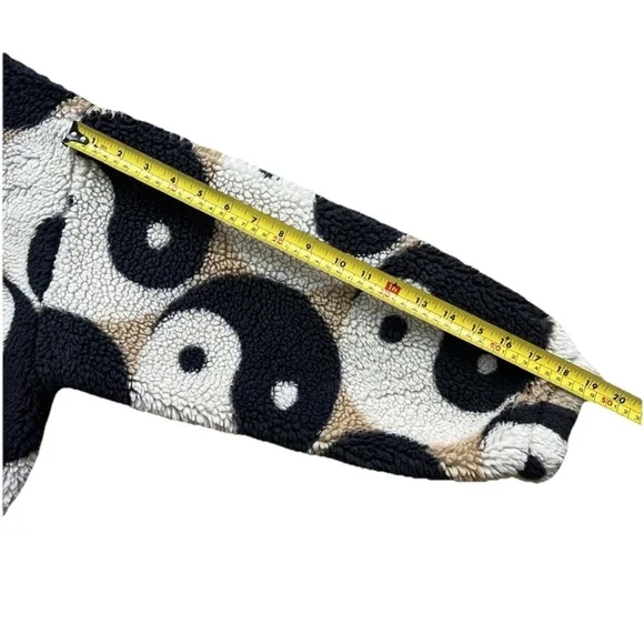 Urban Outfitters Olivia Sherpa Jacket Small Yin Yang Y2K Indie Cozy Teddy RARE - Picture 11 of 11